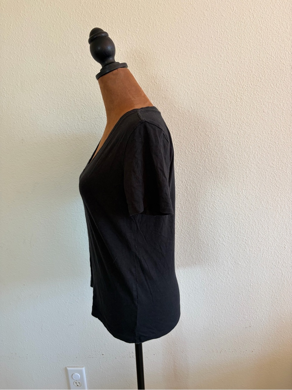 TWO Marine Layer Black V-Neck Short Sleeve Tee - Picture 2 of 6